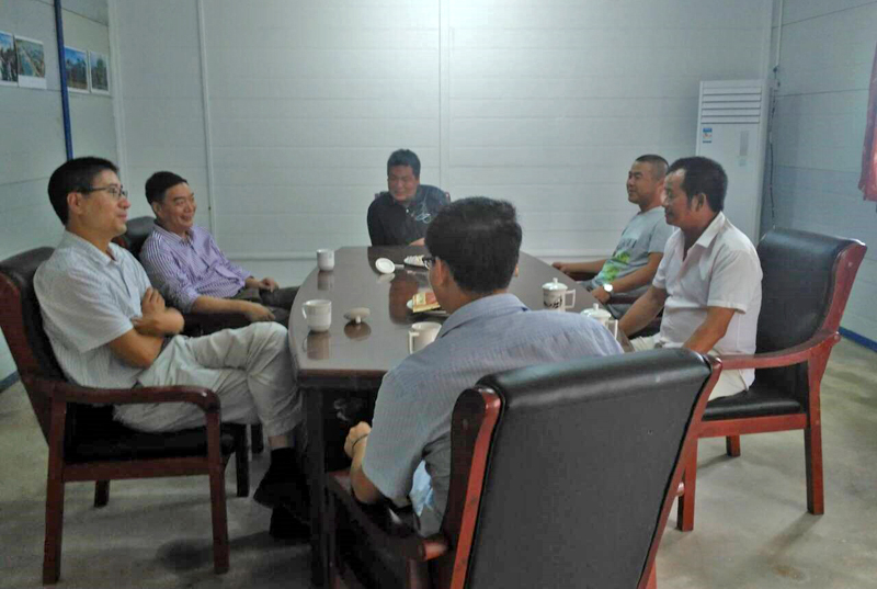 图三 夏局一行与我司项目部负责人座谈.jpg