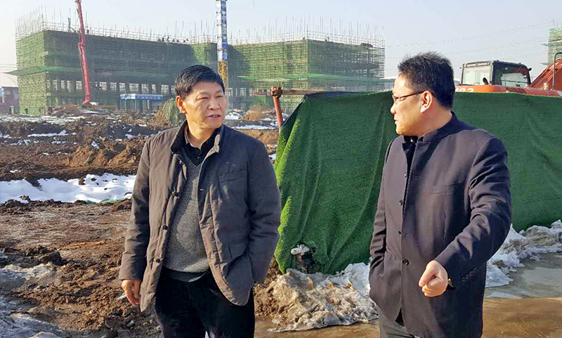 董事长常前仓到临泉在建项目考察指导3.jpg